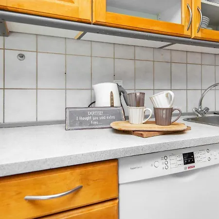 10 Person Holiday In Henne